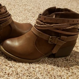Brown booties 5.5 new, never worn